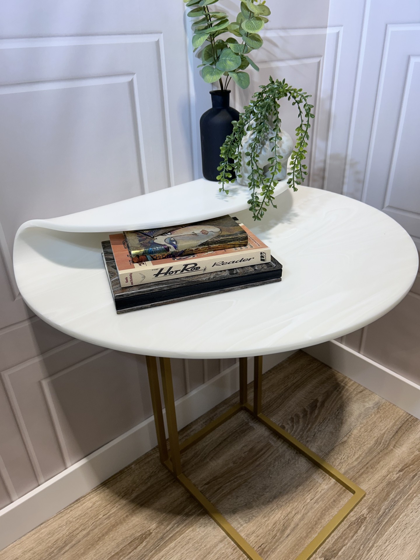 Curved Table – Trethos